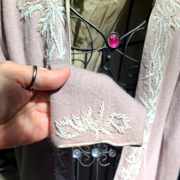 🎉HOST PICK🎊Star Light Co. Vintage lavender embroidered & lined sweater szS - Picture 4 of 13